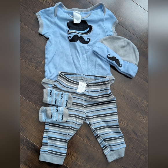 Mustache set - Picture 1 of 6